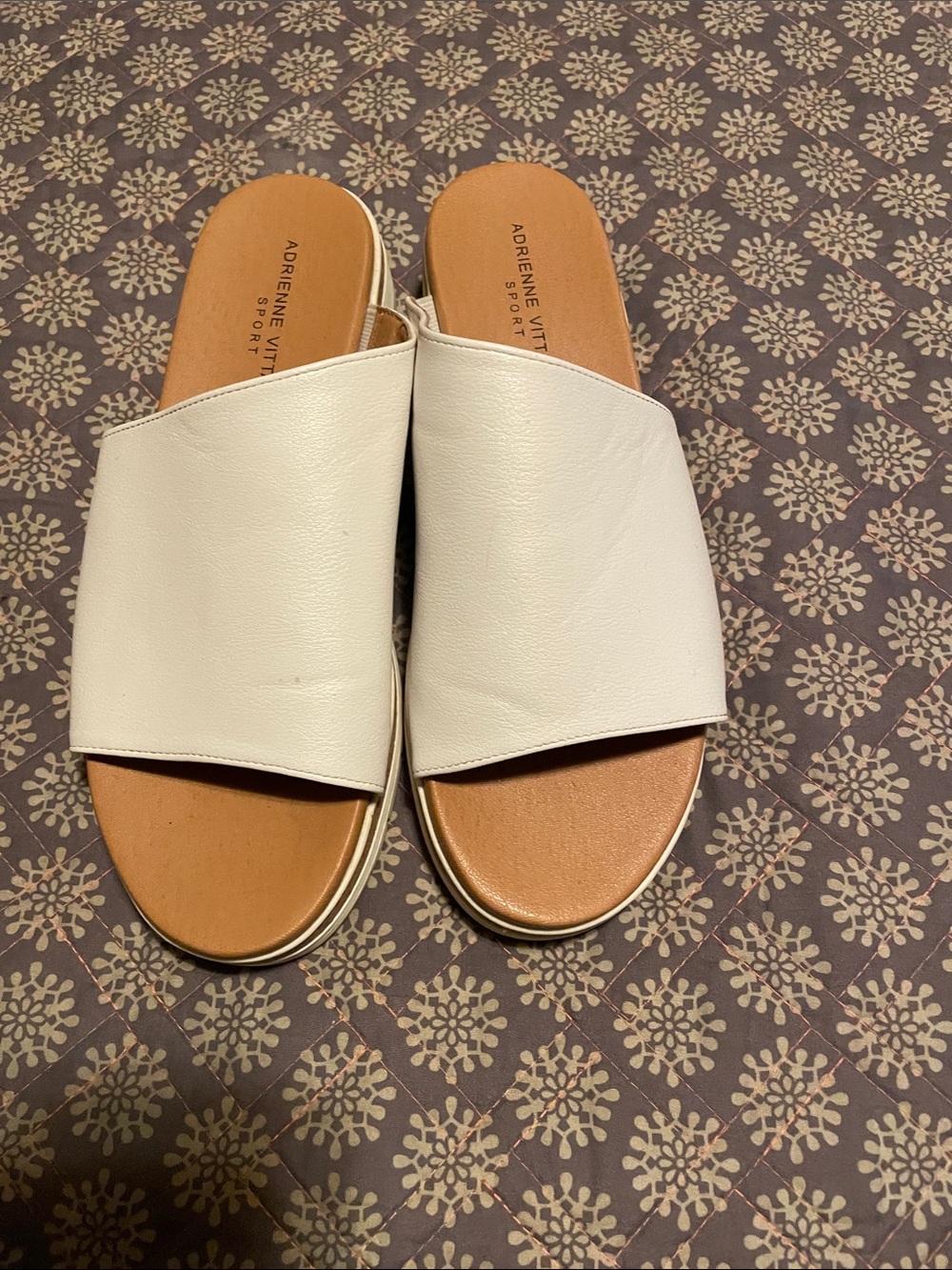 Adrienne Vittadini White Slide Sandals with Tan Footbed